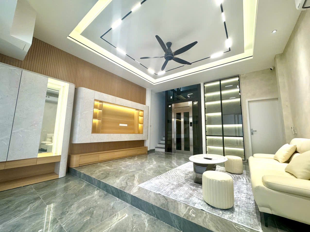 NHÀ MỚI 7 TẦNG THANG MÁY – XUÂN LA – Ô TÔ VÀO NHÀ – 25 TỶ - Ảnh 1